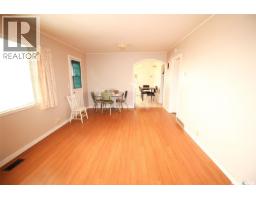 Family room - 261 2nd Avenue W, Shaunavon, SK S0N2M0 Photo 9