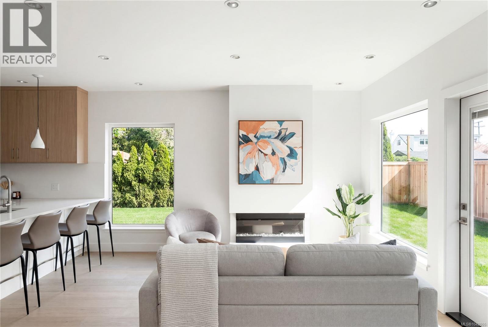 #4 2118 Pentland Rd - 13