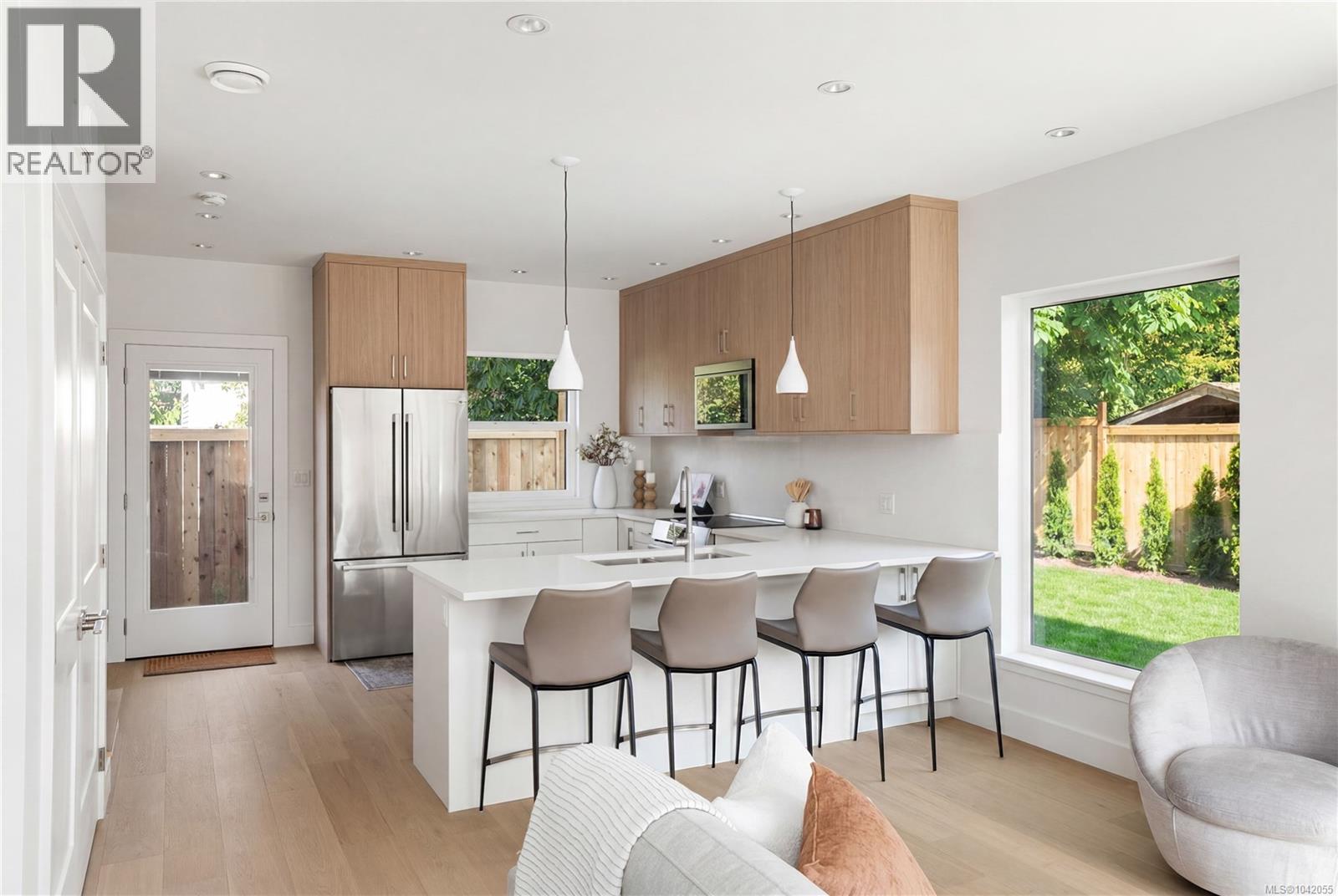 #4 2118 Pentland Rd - 14
