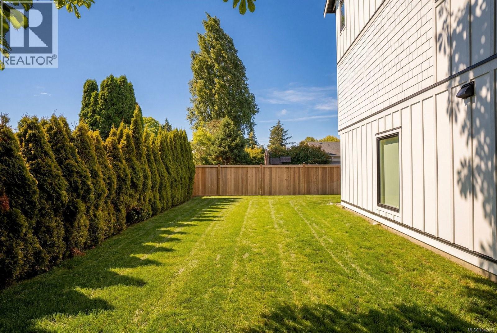 #4 2118 Pentland Rd - 6