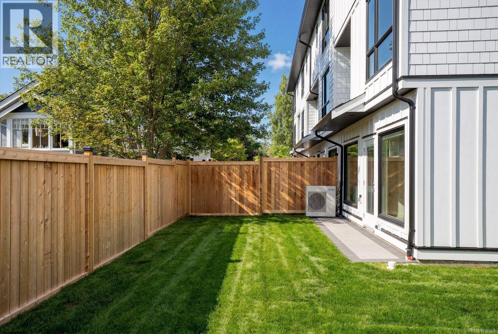 #4 2118 Pentland Rd - 7