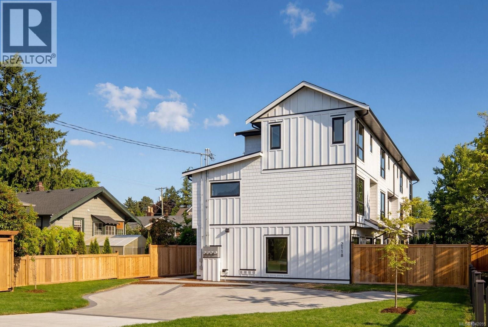 #4 2118 Pentland Rd - 2