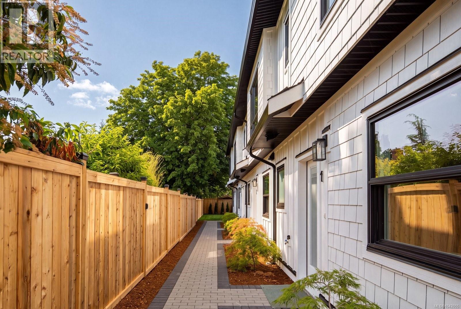 #4 2118 Pentland Rd - 4