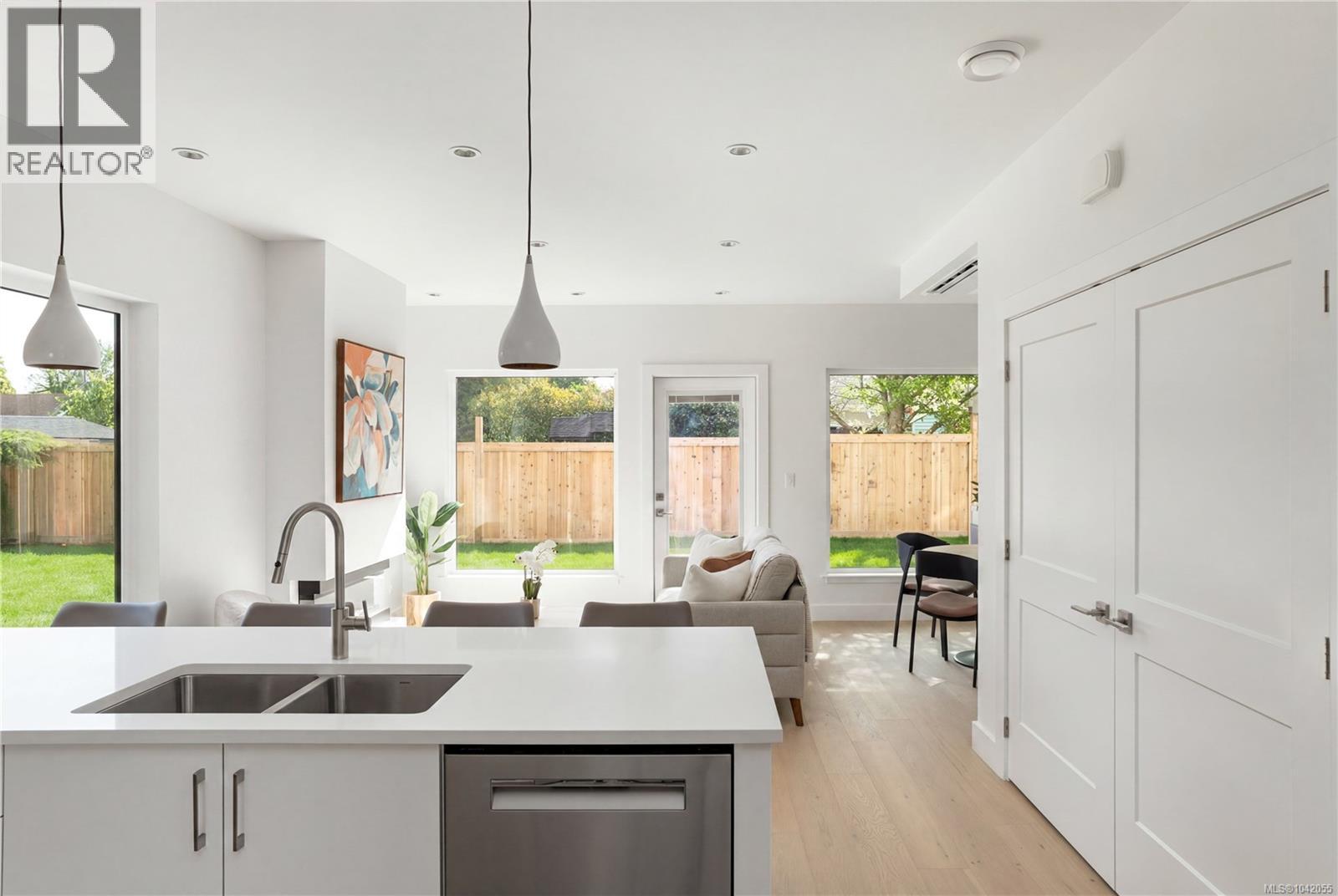 #4 2118 Pentland Rd - 8