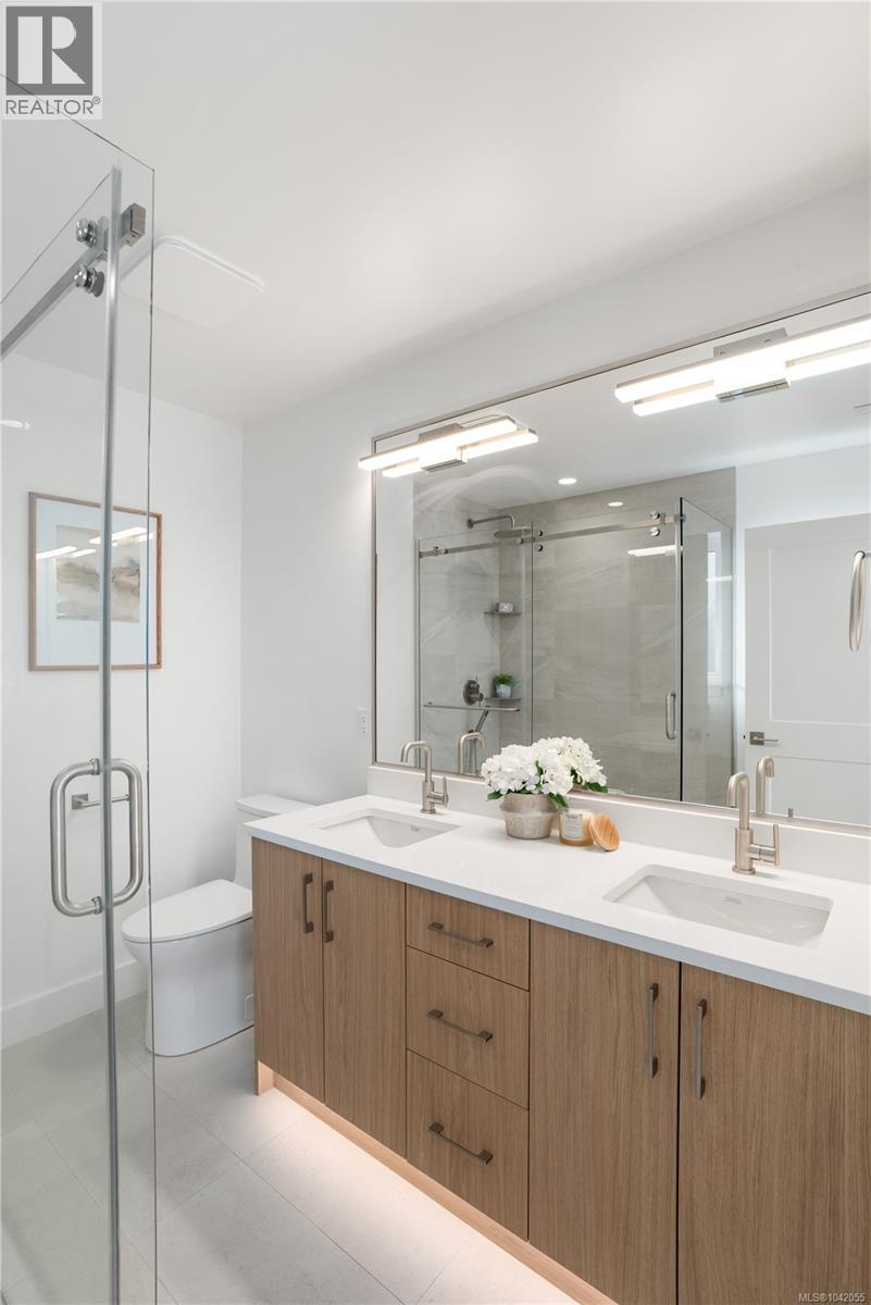 #4 2118 Pentland Rd - 24