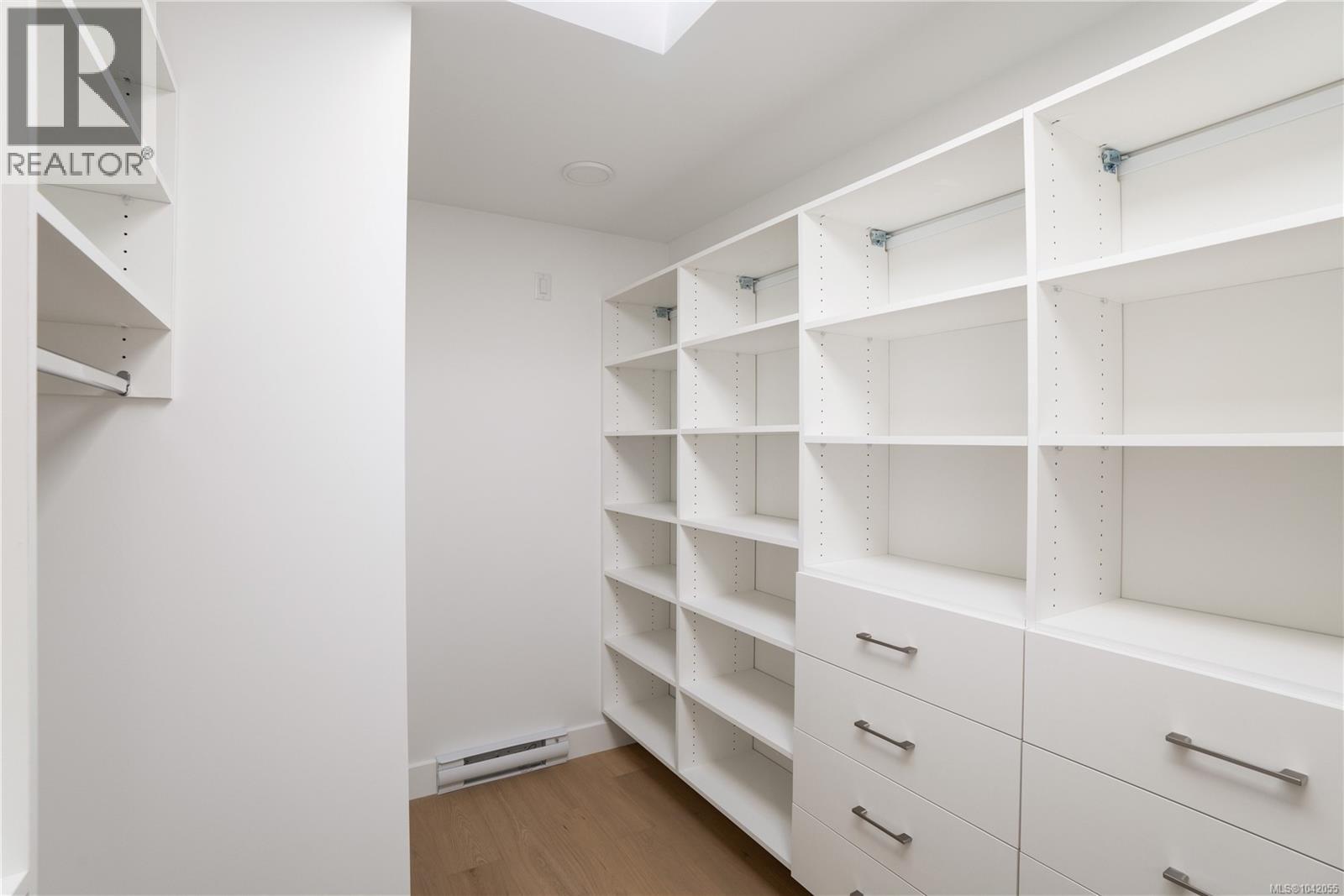 #4 2118 Pentland Rd - 27