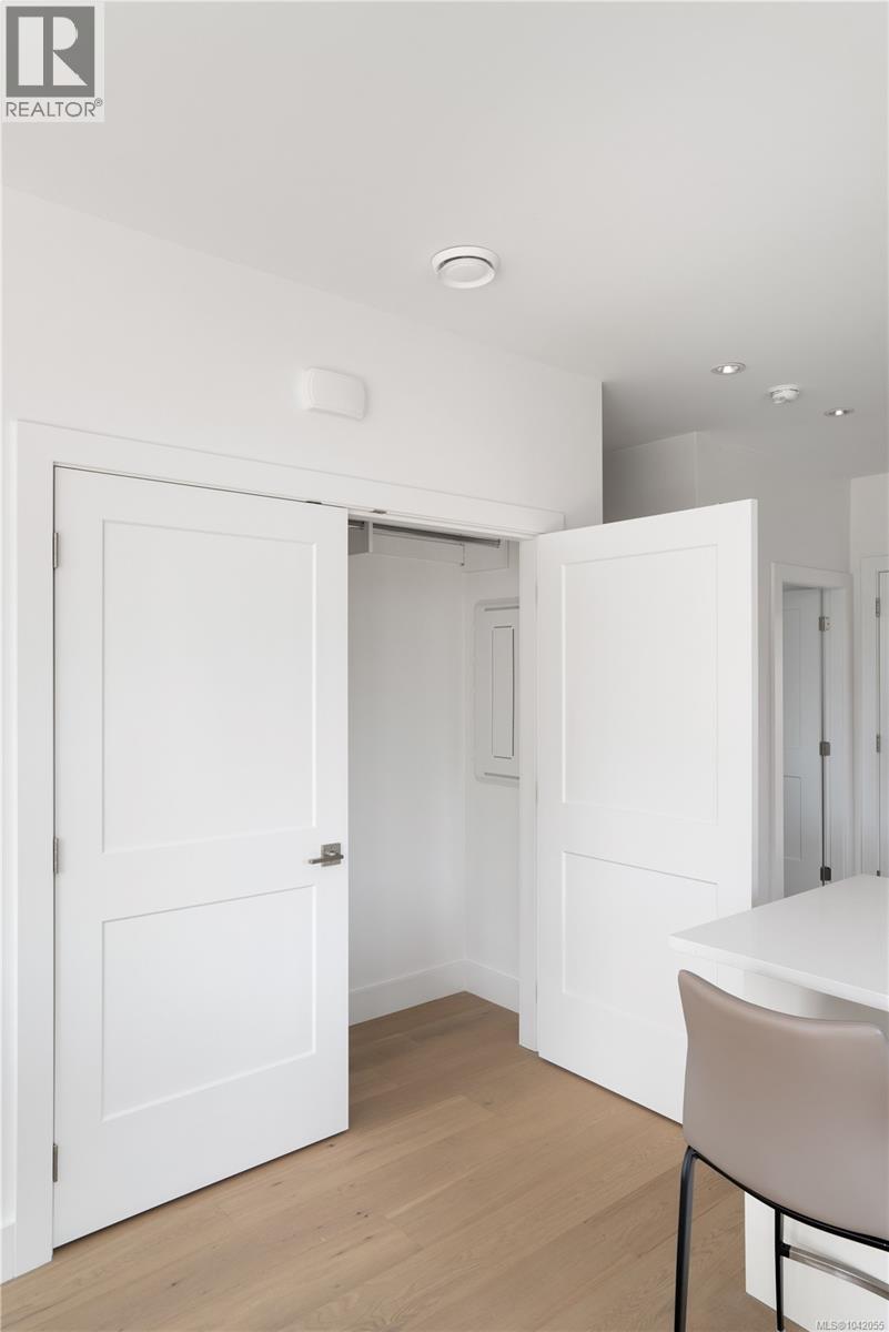 #4 2118 Pentland Rd - 28