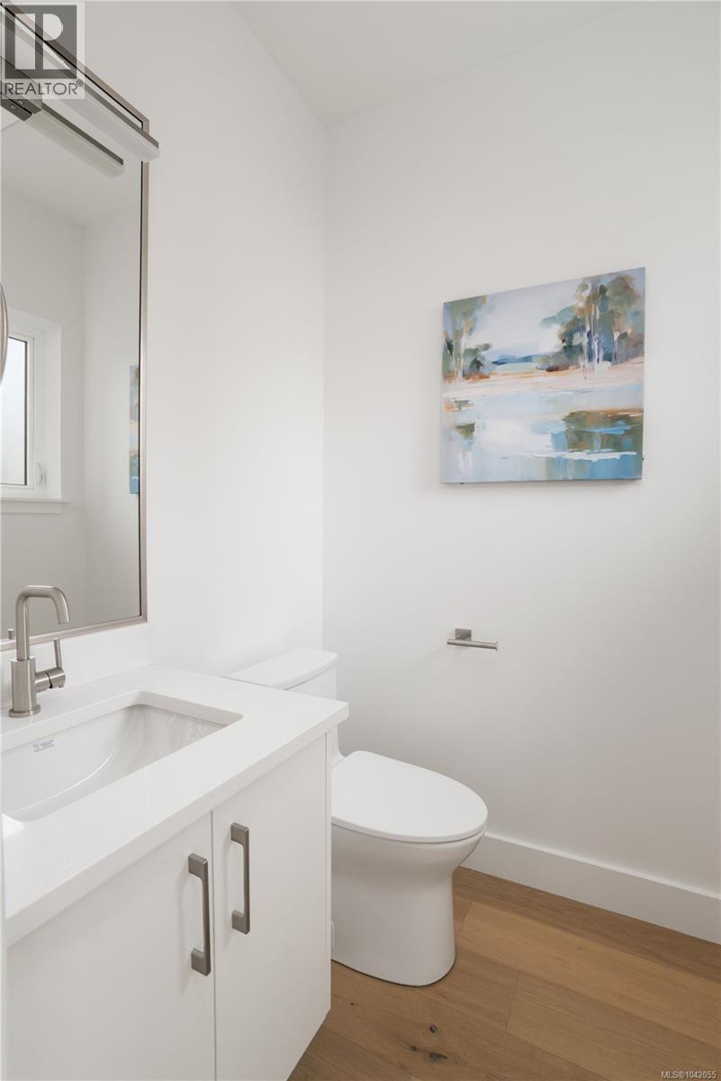 #4 2118 Pentland Rd - 30