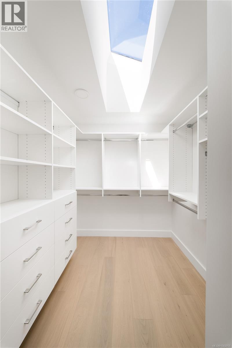 #4 2118 Pentland Rd - 26