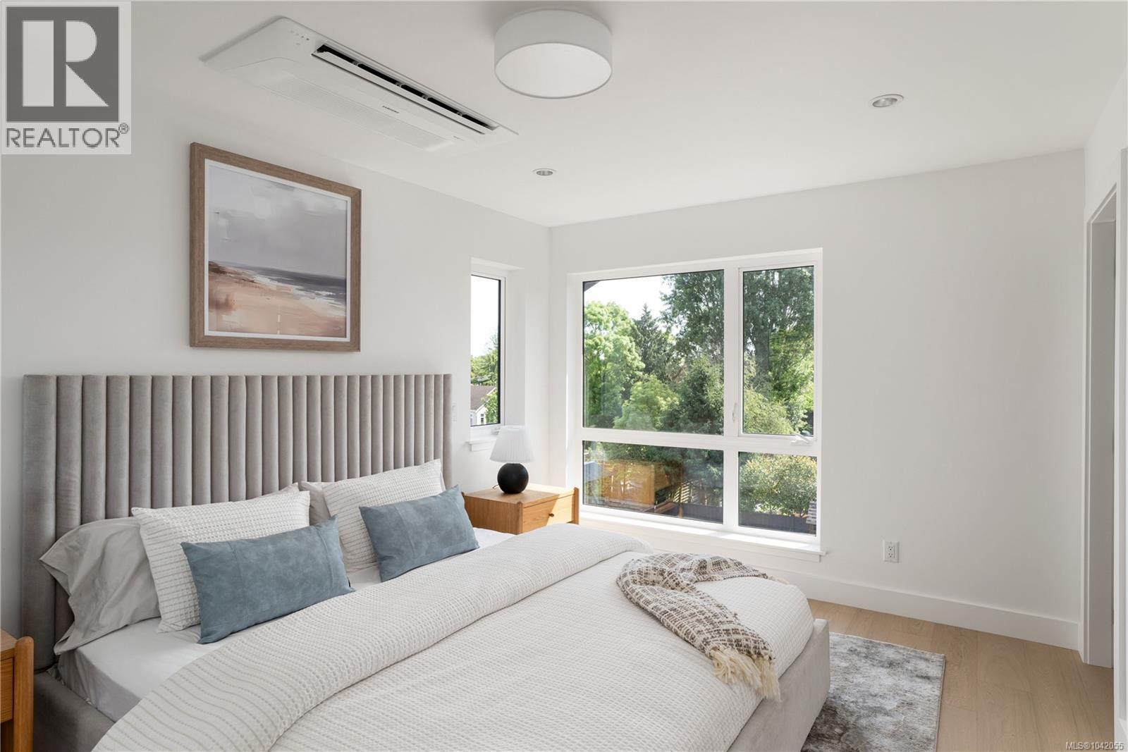 #4 2118 Pentland Rd - 21