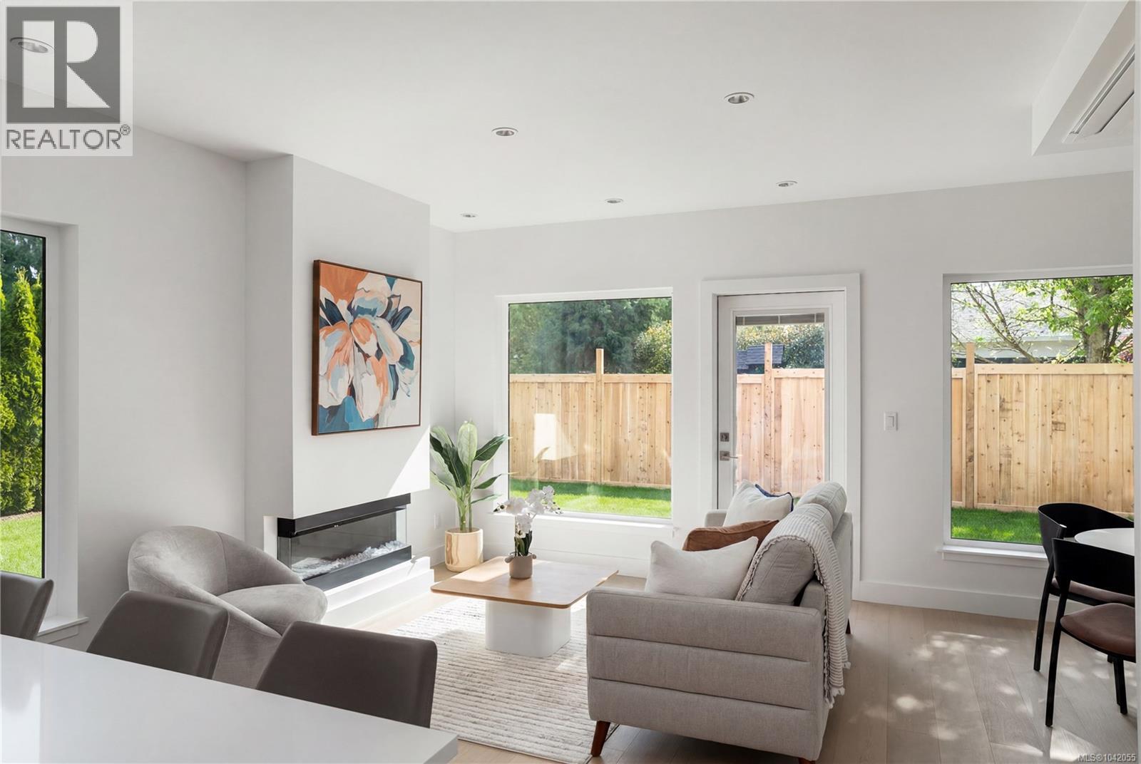 #4 2118 Pentland Rd - 10