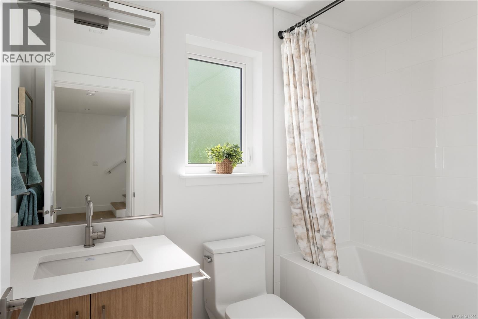 #4 2118 Pentland Rd - 34
