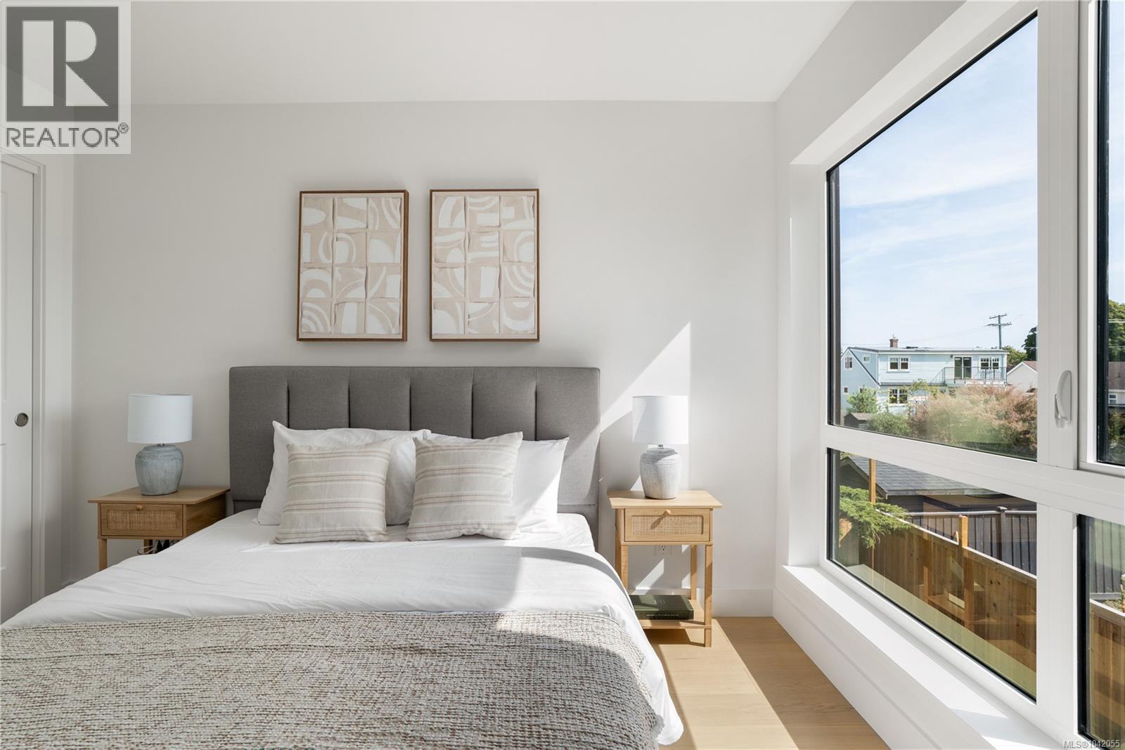 #4 2118 Pentland Rd - 32