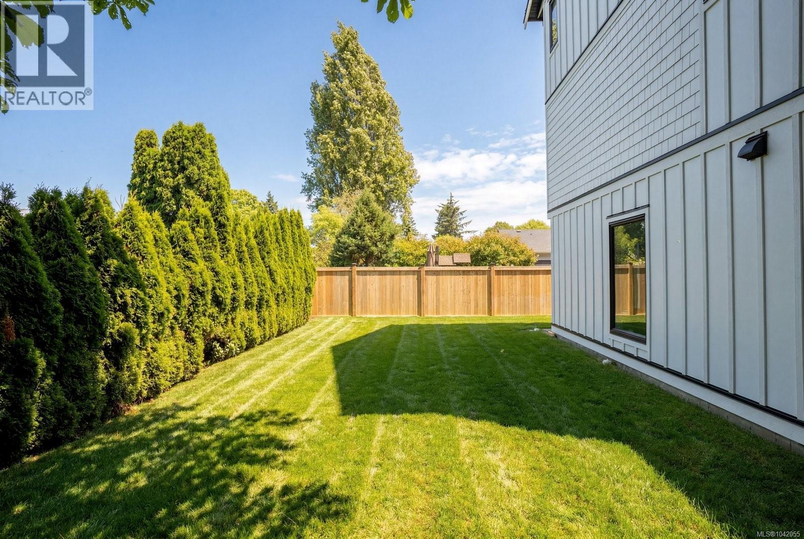 #4 2118 Pentland Rd - 44