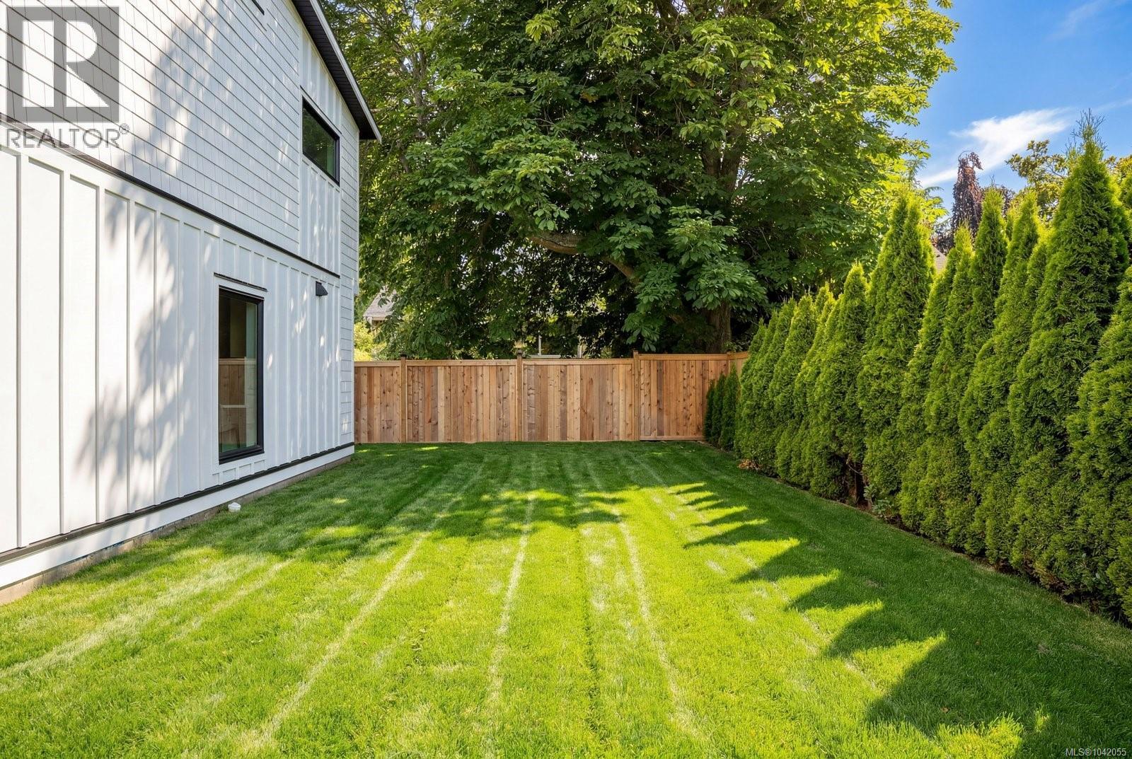 #4 2118 Pentland Rd - 45