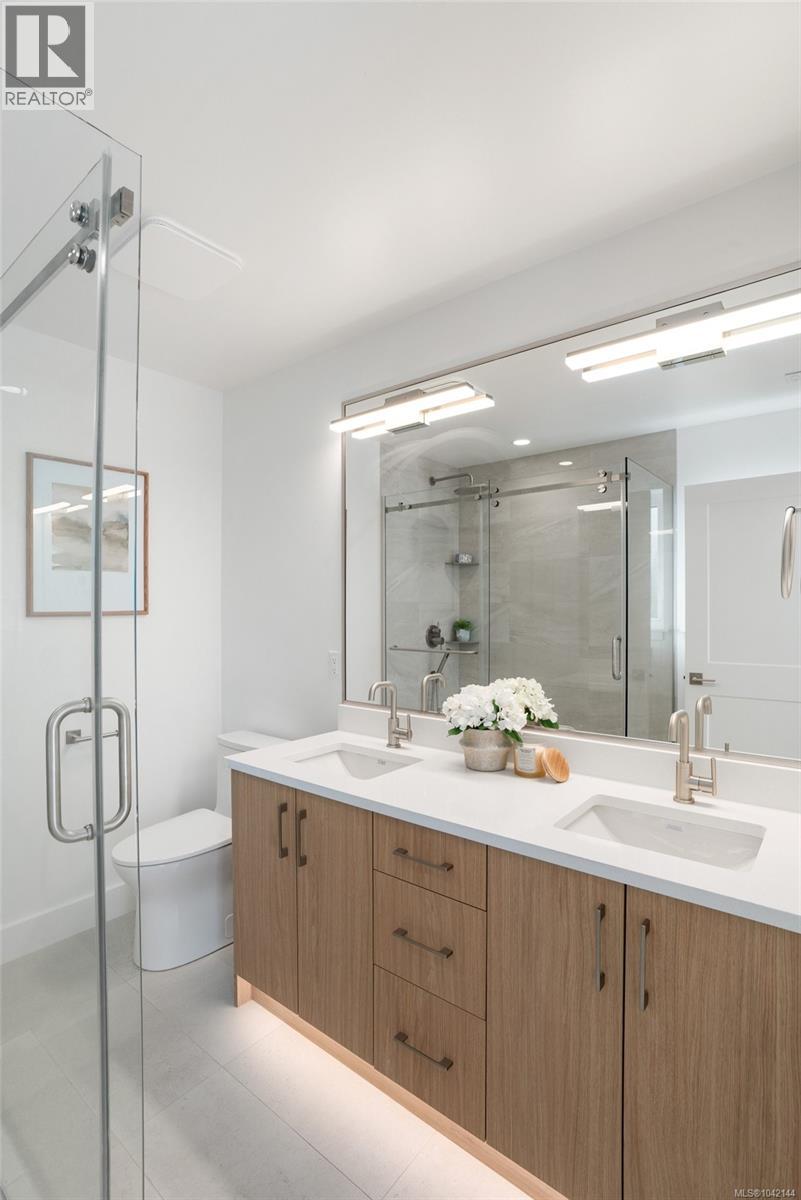 3 2118 Pentland Road, Oak Bay