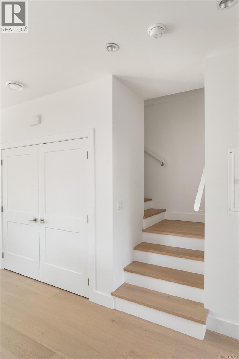 3 2118 Pentland Road, Oak Bay