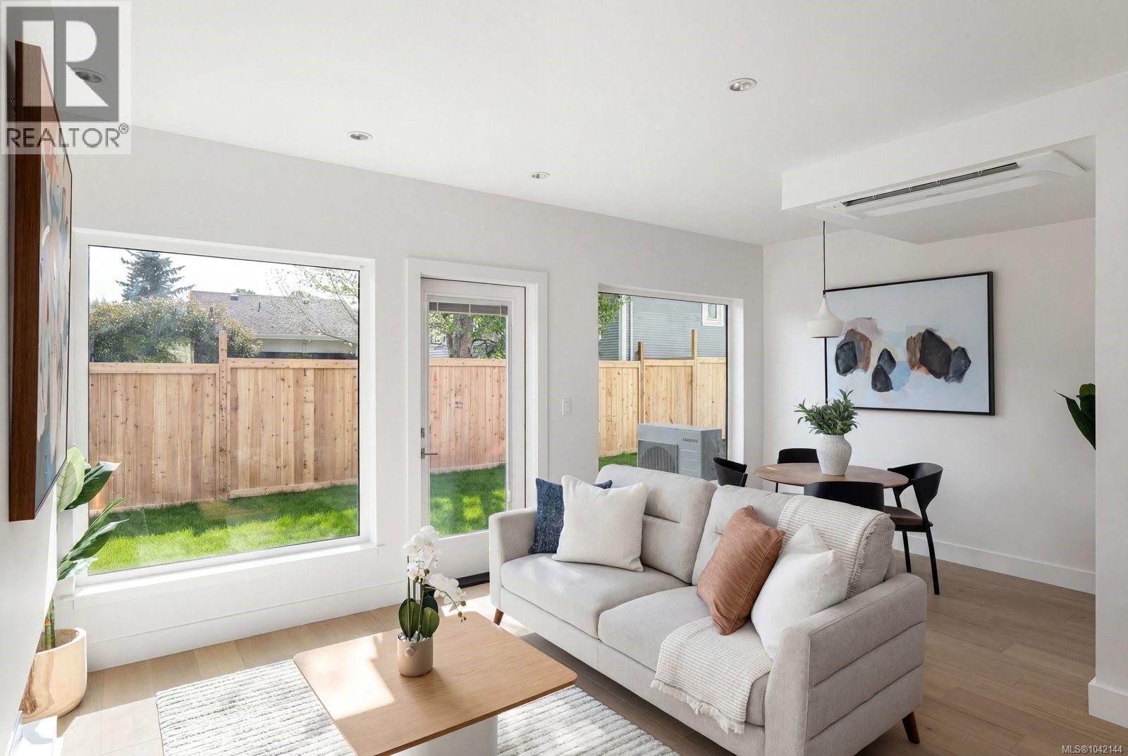 3 2118 Pentland Road, Oak Bay