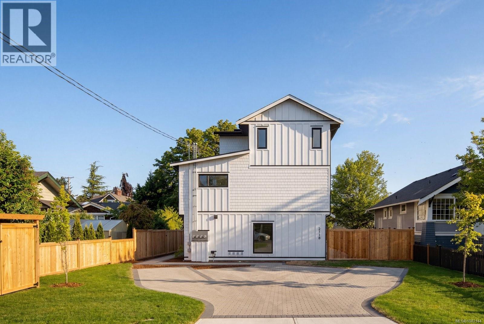 3 2118 Pentland Road, Oak Bay