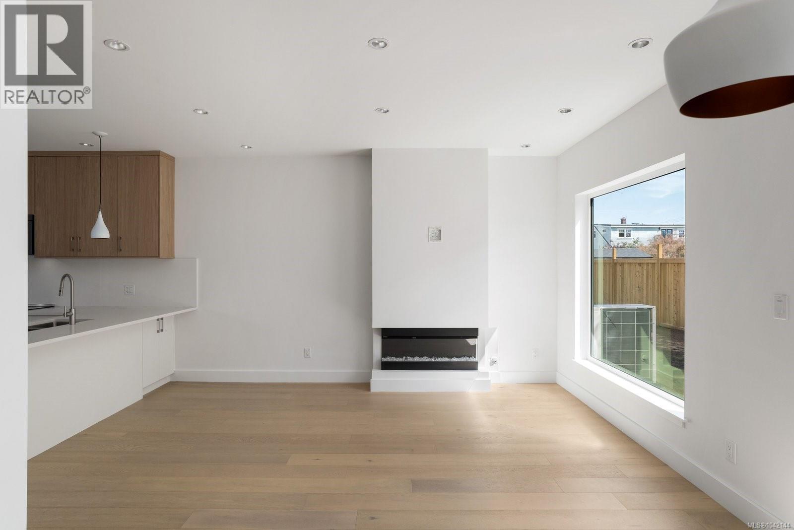 #3 2118 Pentland Rd - 9