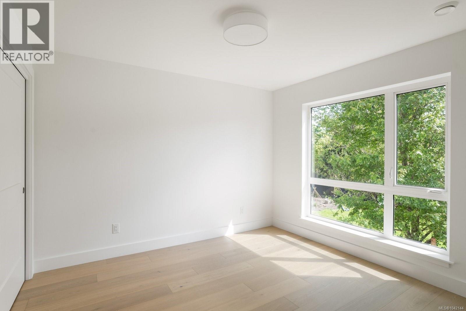 #3 2118 Pentland Rd - 30