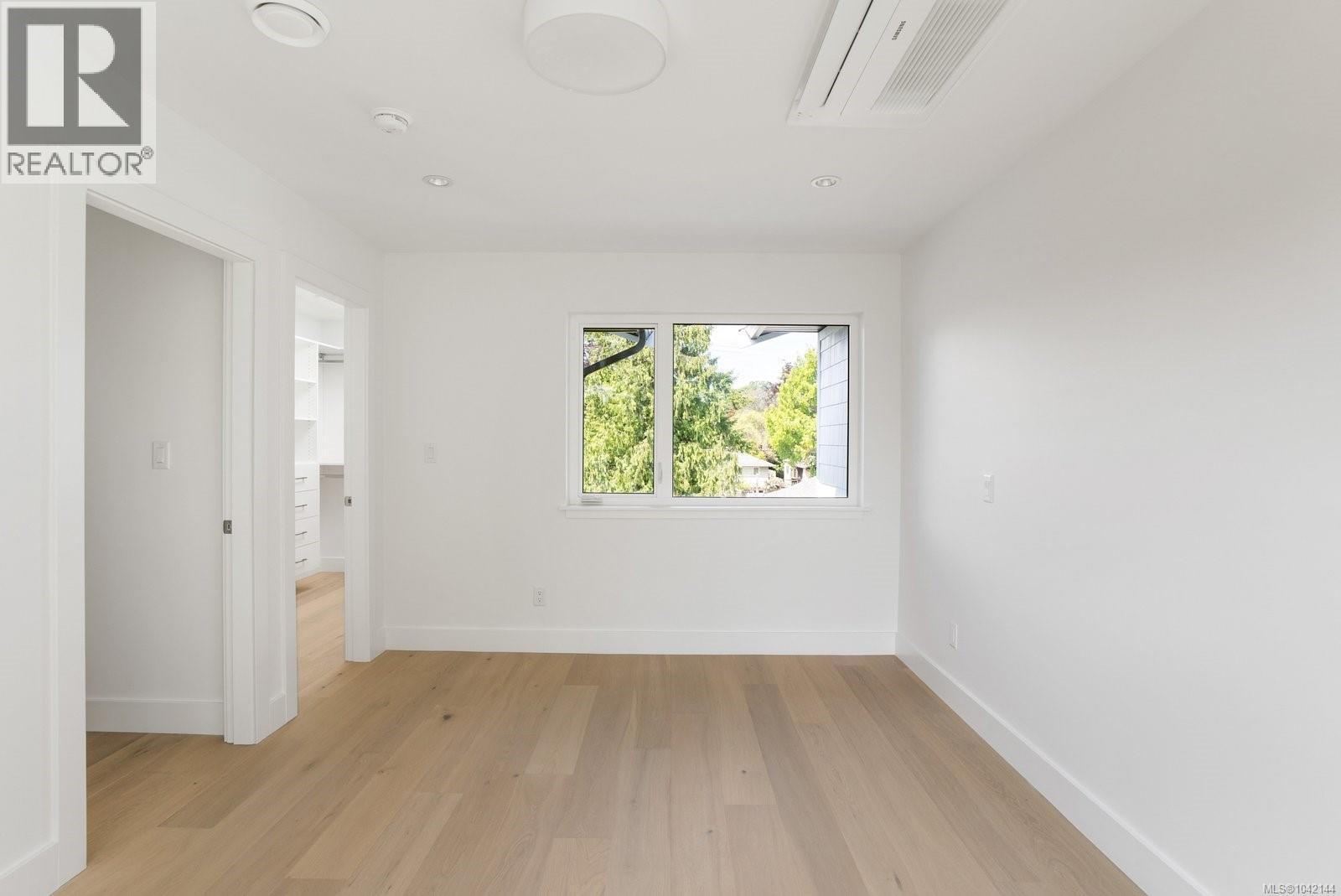 #3 2118 Pentland Rd - 22