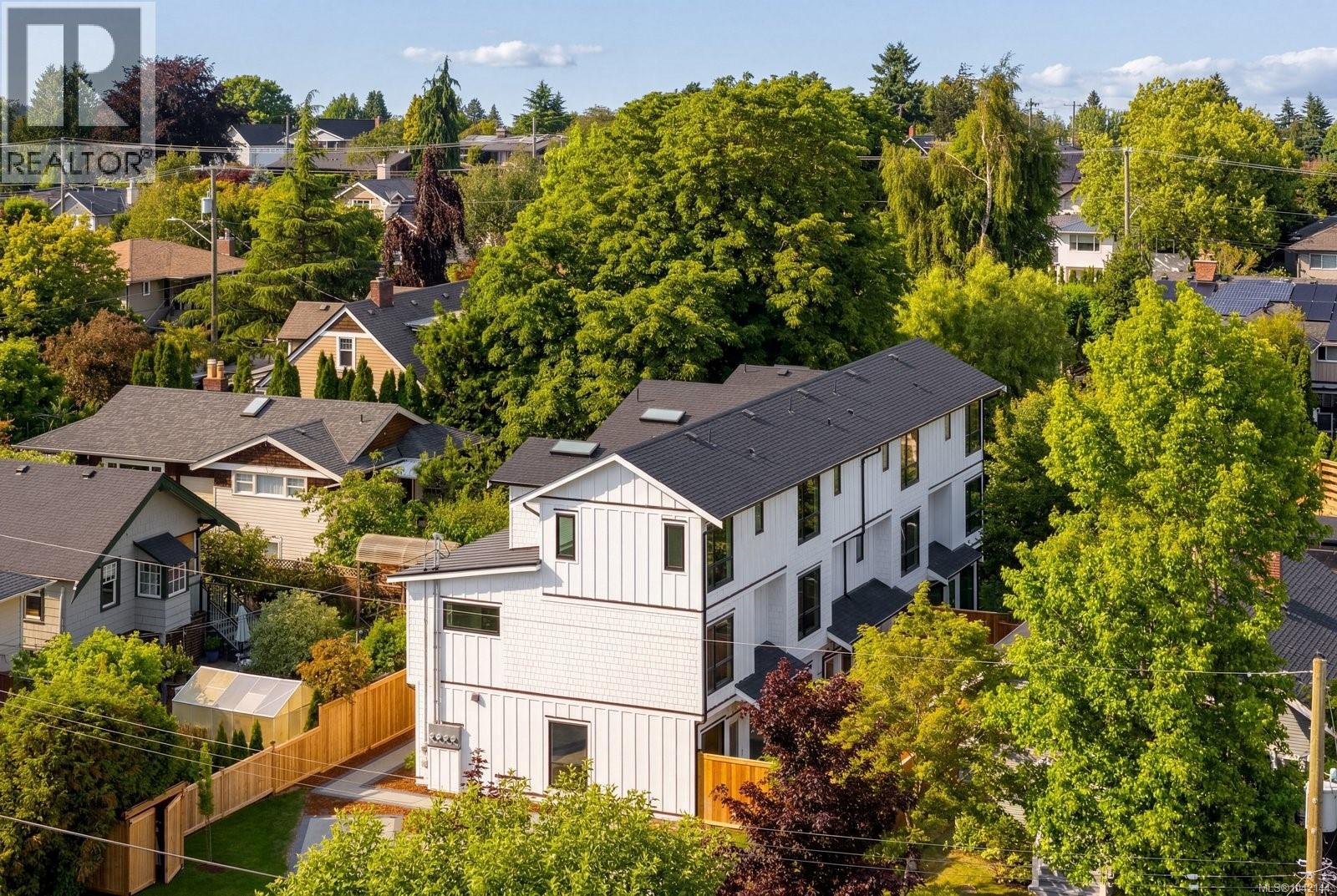 3 2118 Pentland Road, Oak Bay