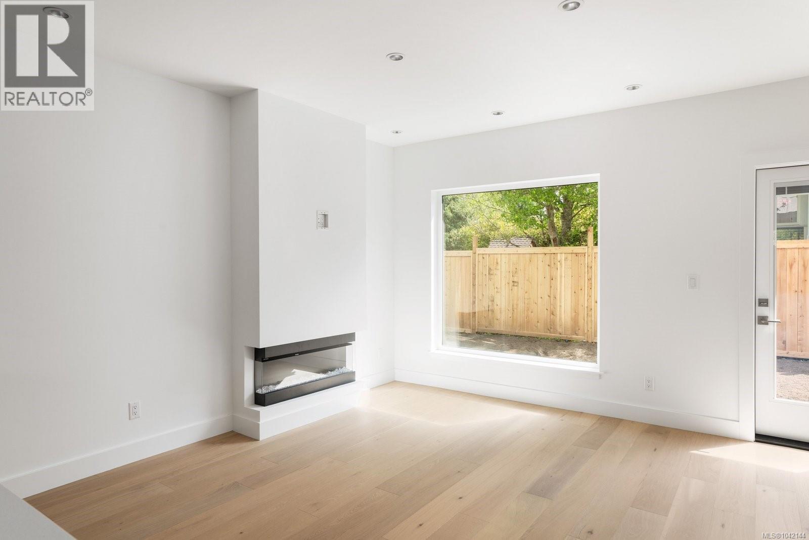 3 2118 Pentland Road, Oak Bay