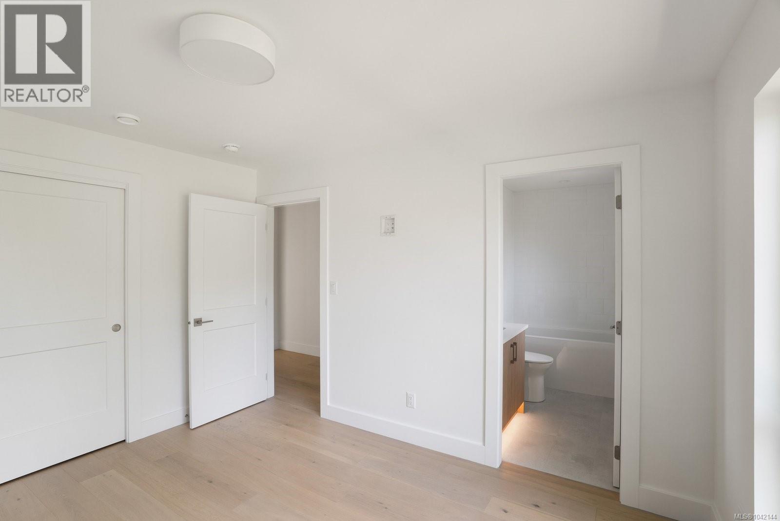 3 2118 Pentland Road, Oak Bay