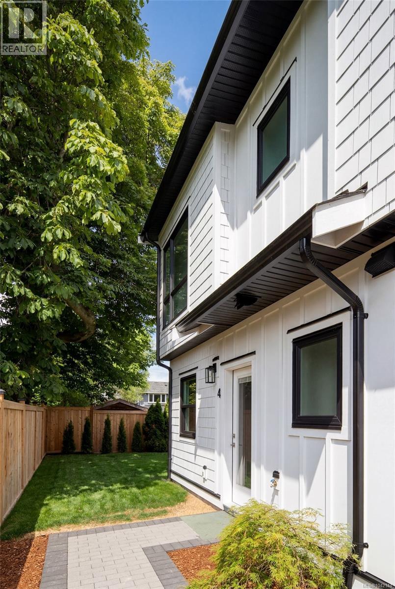 #3 2118 Pentland Rd - 37