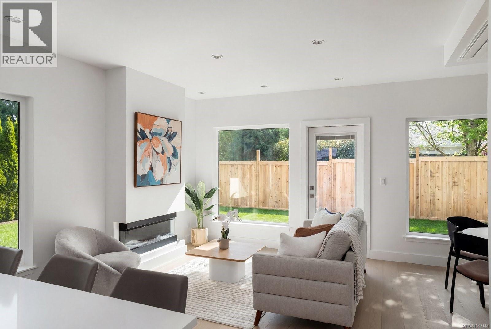 3 2118 Pentland Road, Oak Bay