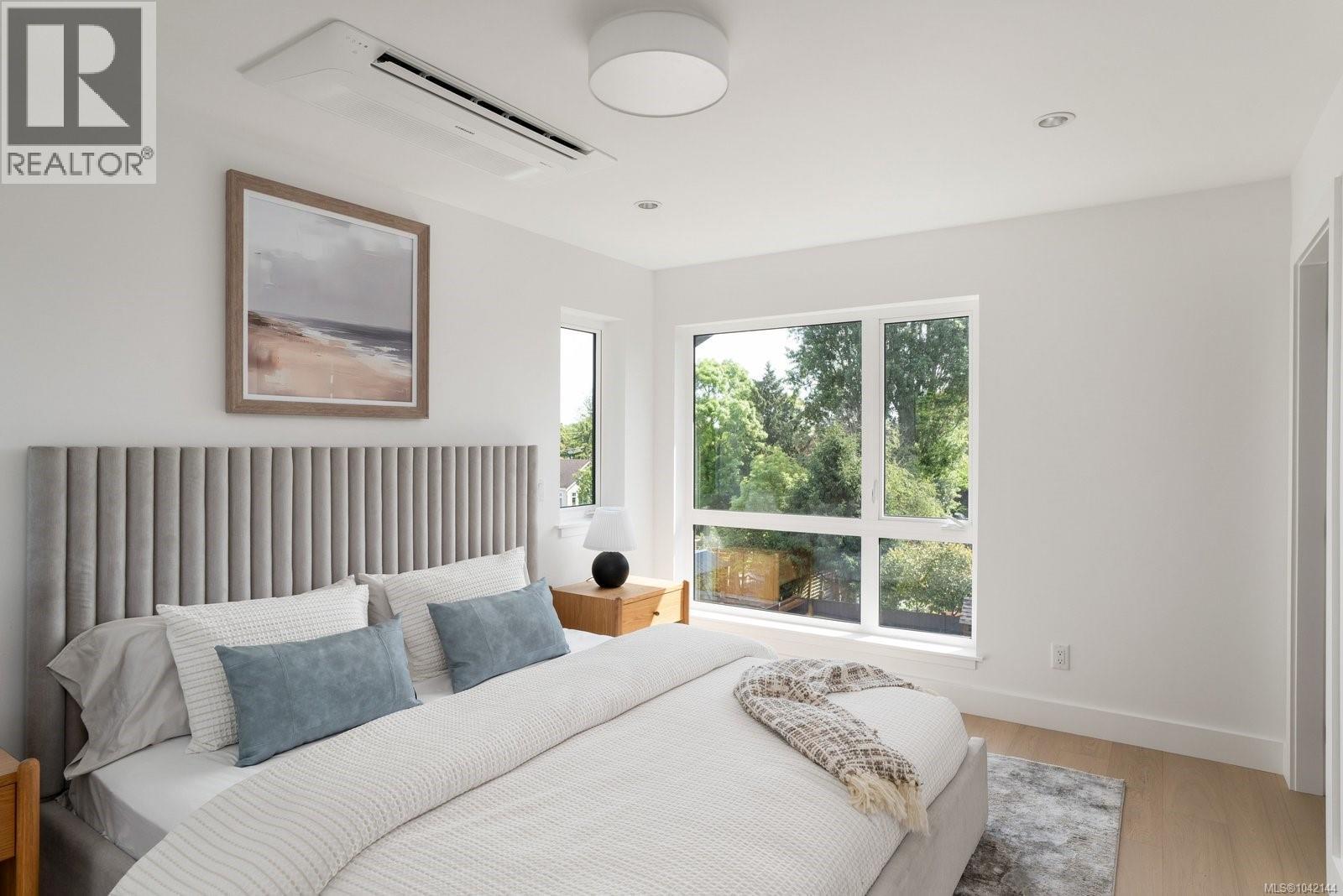 3 2118 Pentland Road, Oak Bay