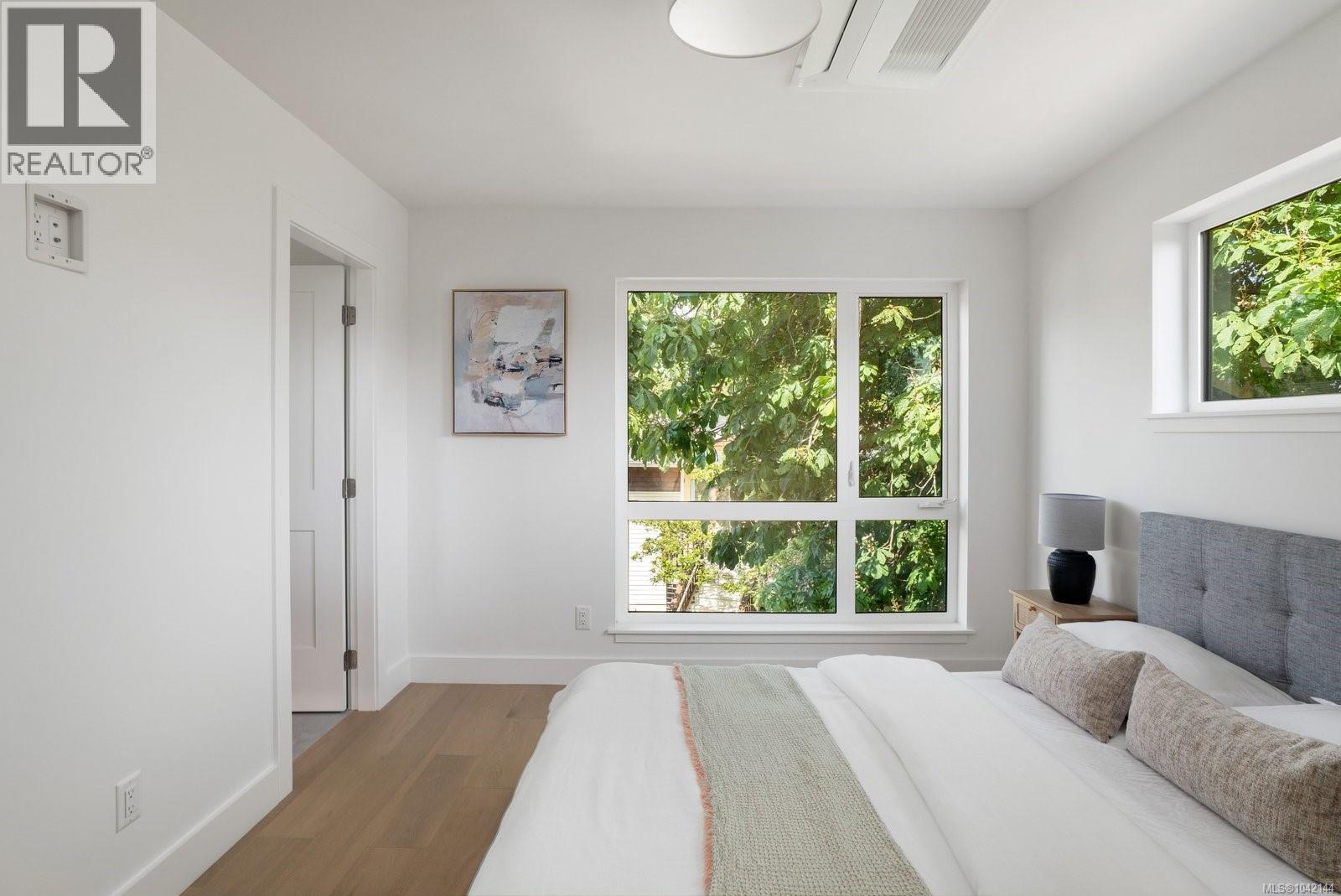3 2118 Pentland Road, Oak Bay
