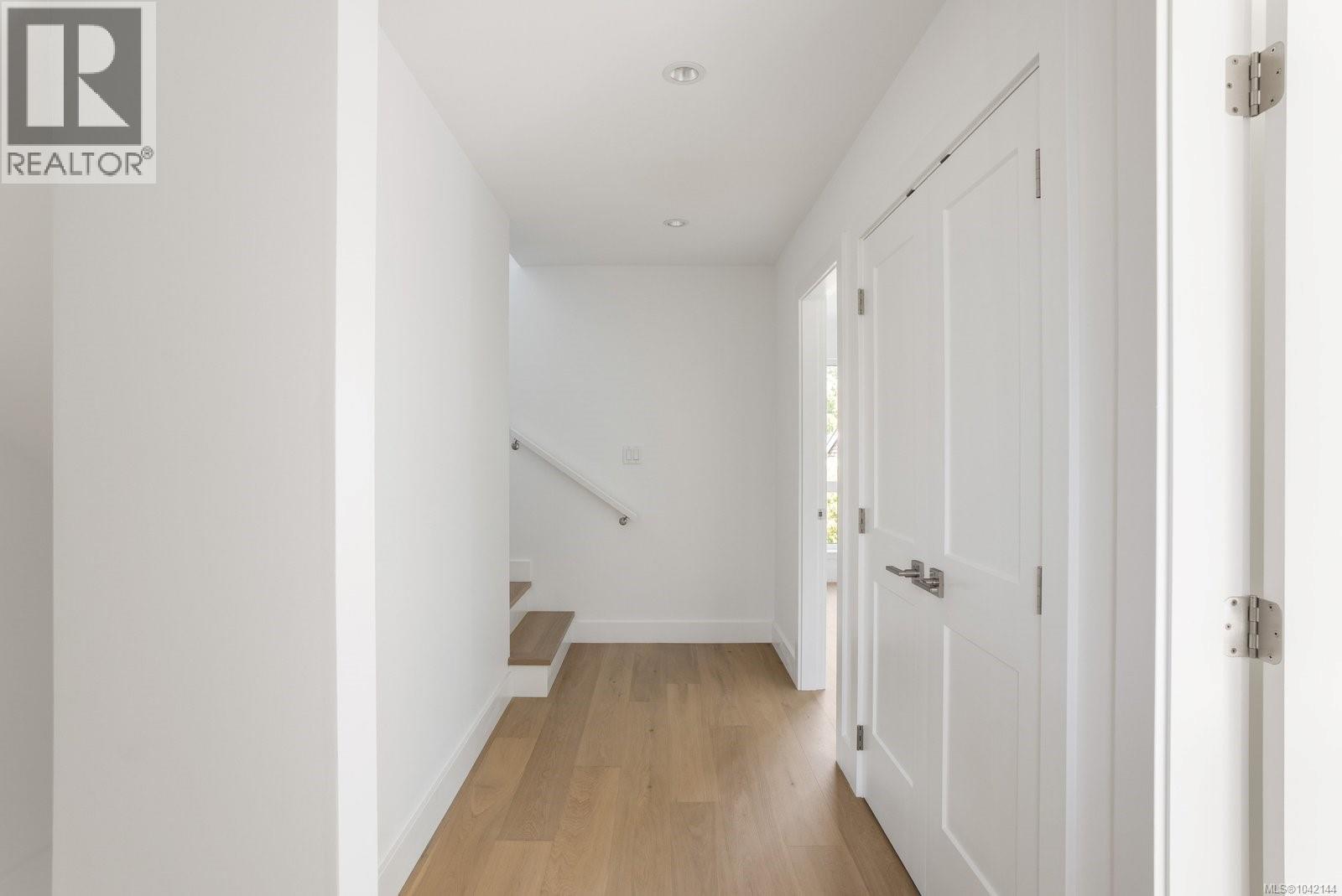 3 2118 Pentland Road, Oak Bay