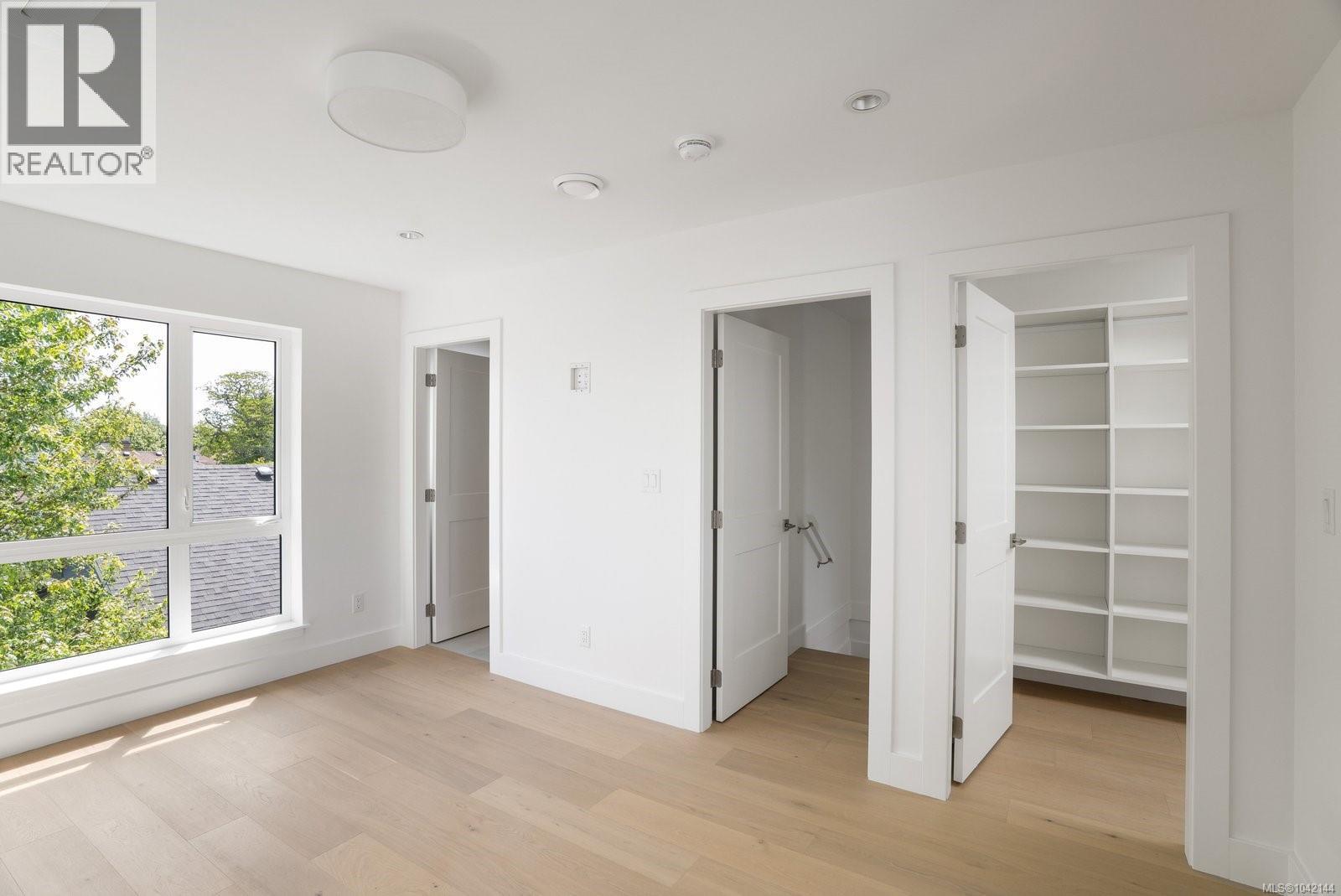 3 2118 Pentland Road, Oak Bay