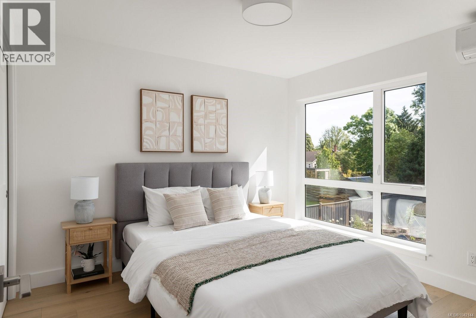 3 2118 Pentland Road, Oak Bay
