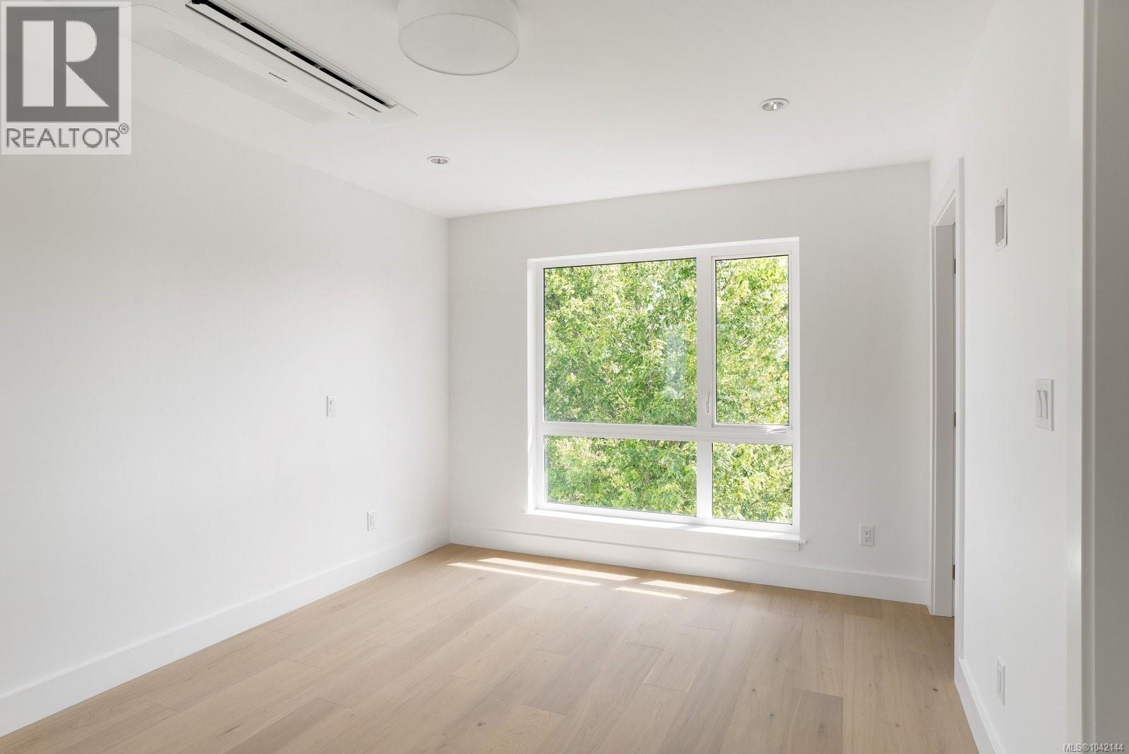 3 2118 Pentland Road, Oak Bay