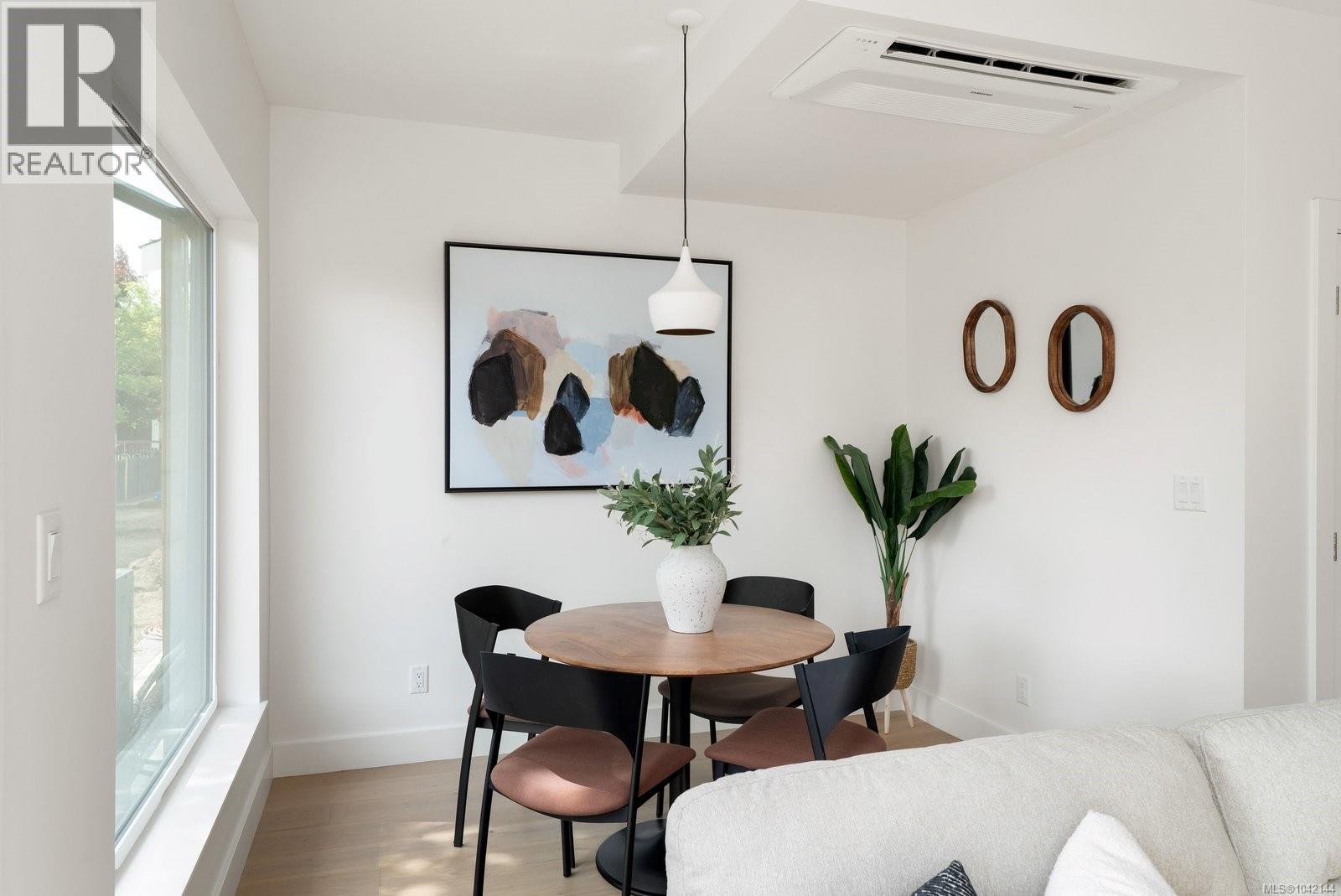 #3 2118 Pentland Rd - 12