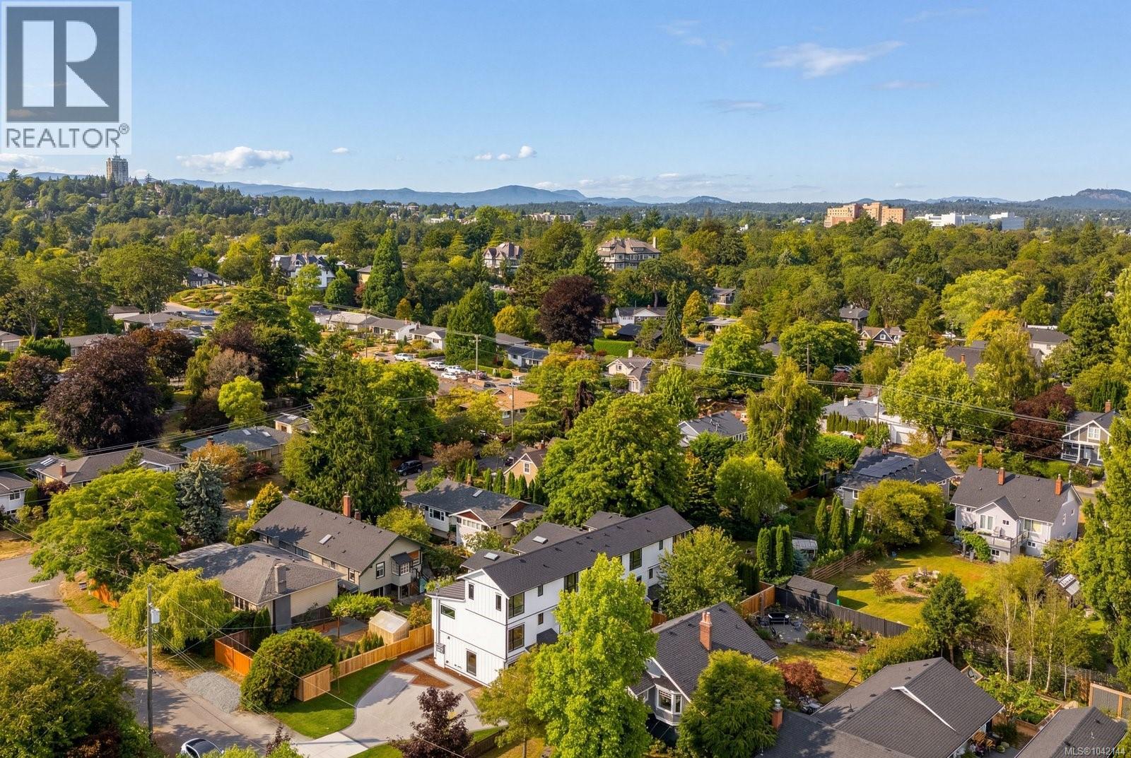 #3 2118 Pentland Rd - 38