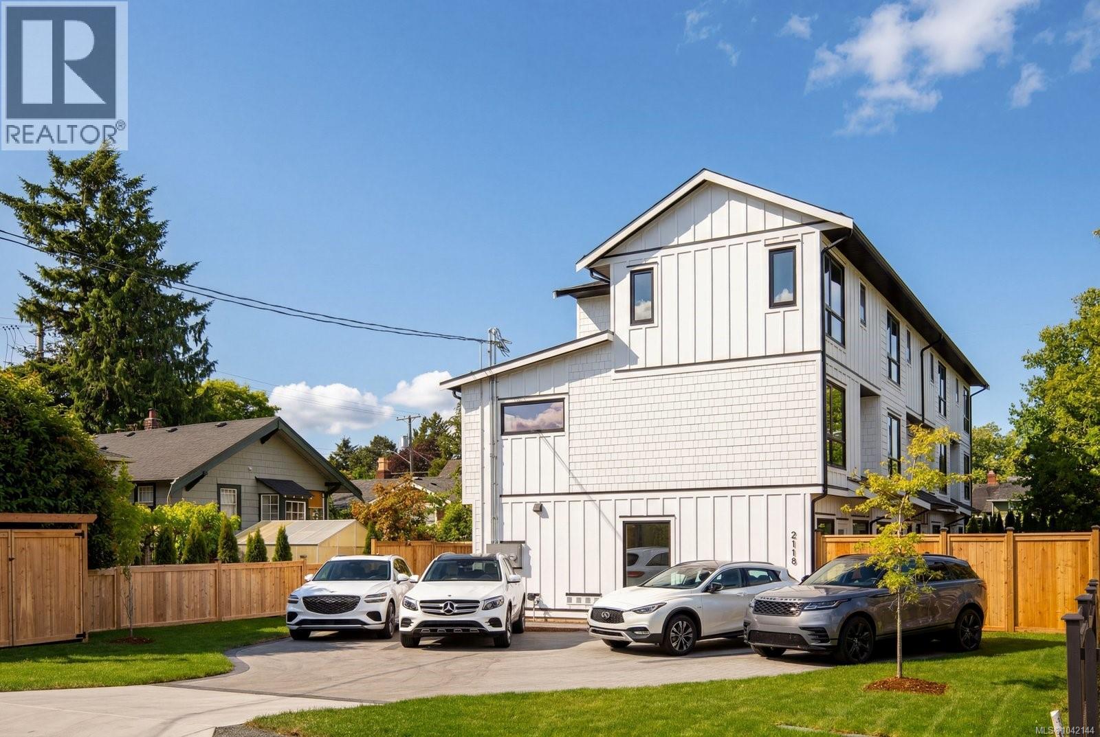 3 2118 Pentland Road, Oak Bay