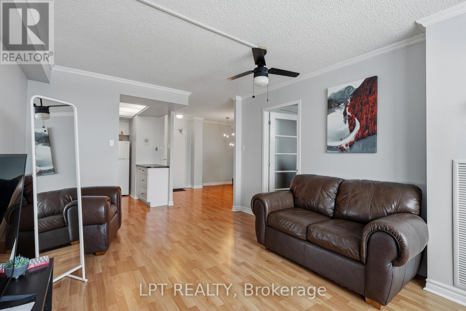 #1112 555 BRITTANY DRIVE - 16