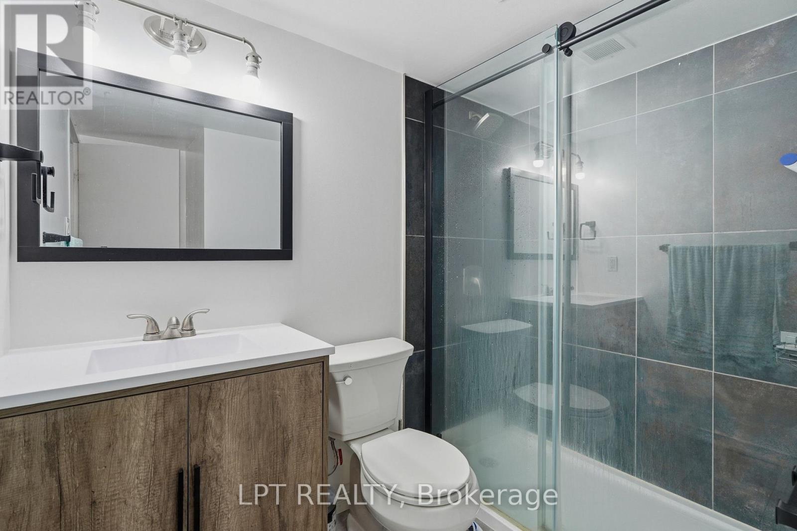 #1112 555 BRITTANY DRIVE - 21