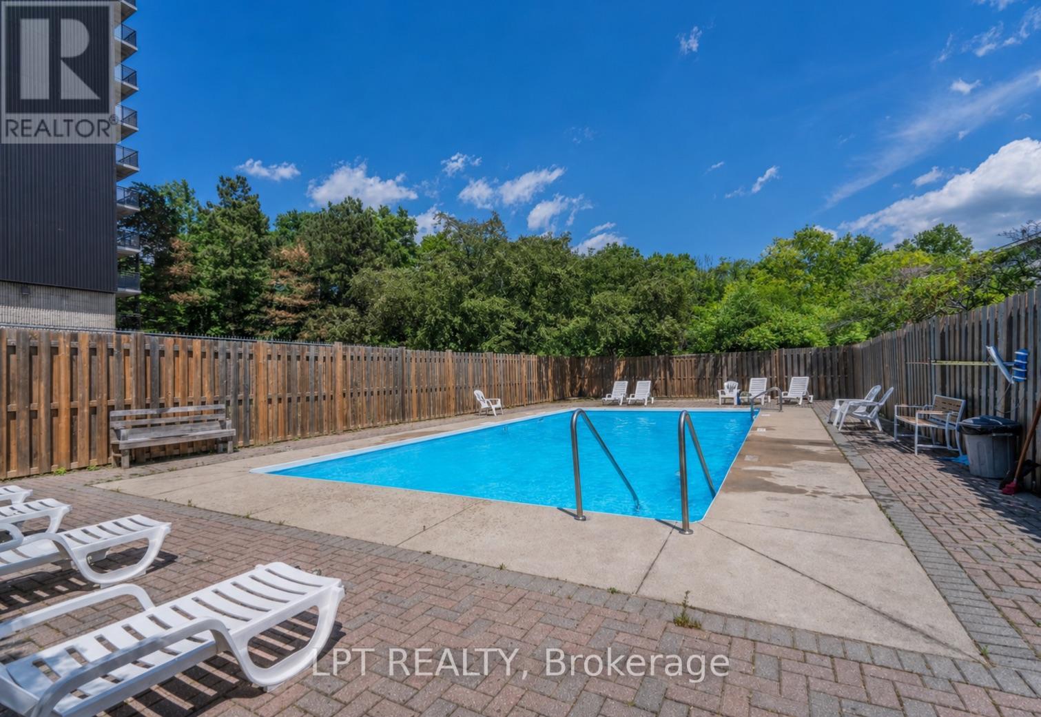 #1112 555 BRITTANY DRIVE - 25
