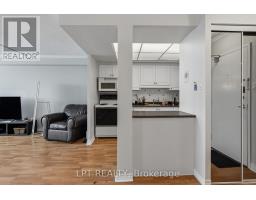 1112 - 555 Brittany Drive, Ottawa, ON K1K4C5 Photo 11