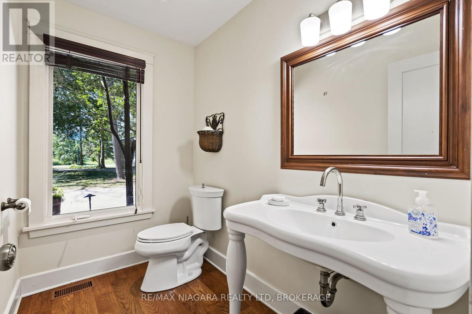 429 RIDGE ROAD E - Image 13