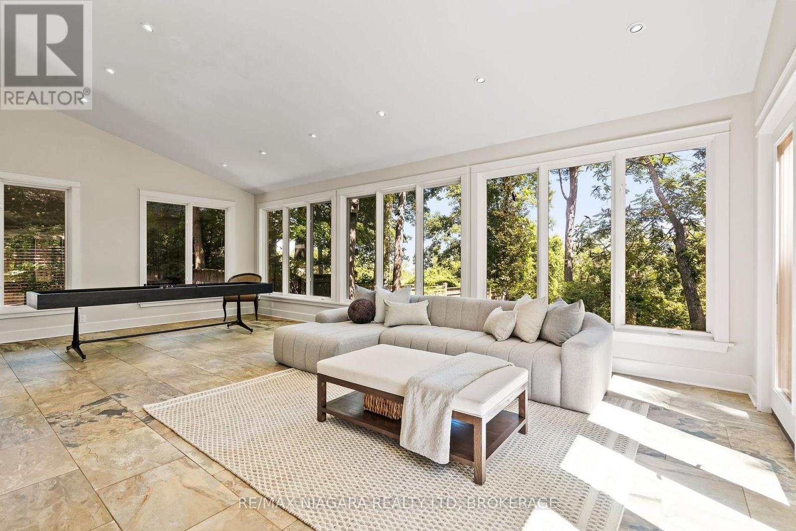 429 RIDGE ROAD E - Image 18