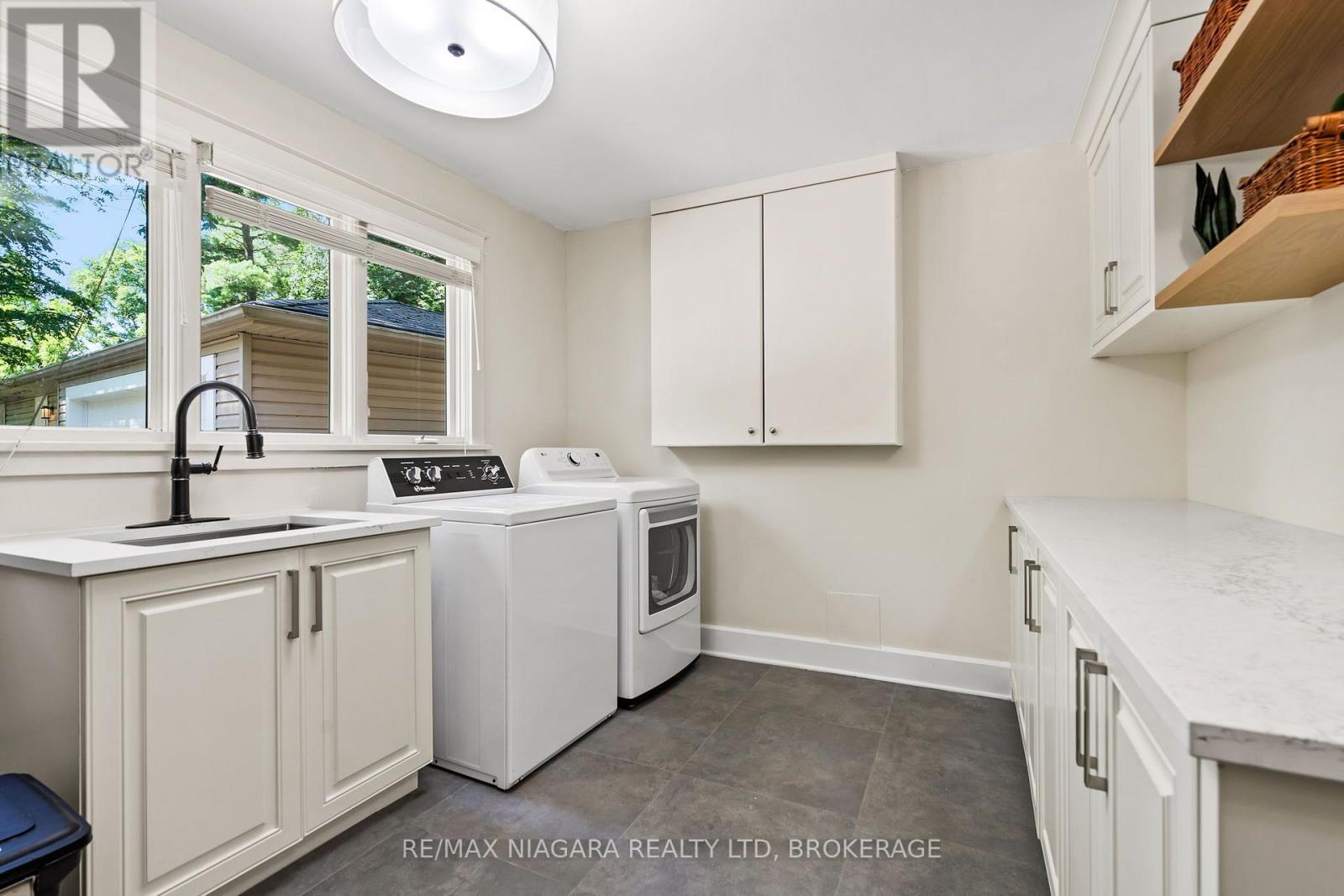 429 RIDGE ROAD E - Image 23