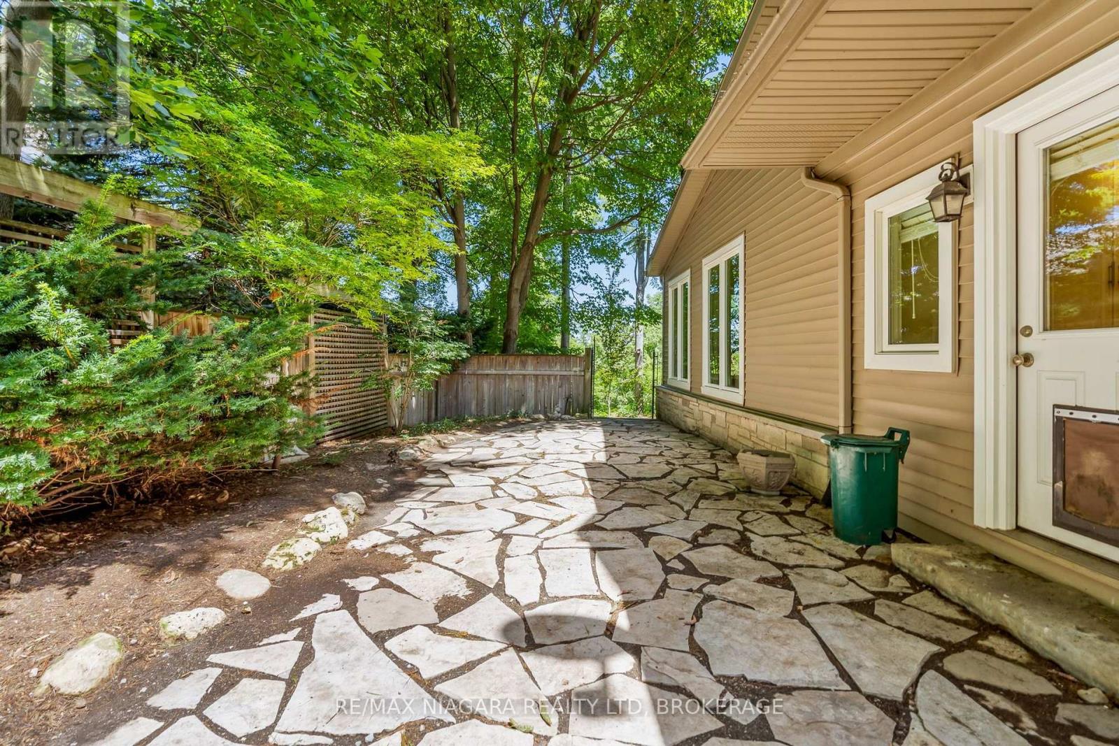 429 RIDGE ROAD E - Image 43