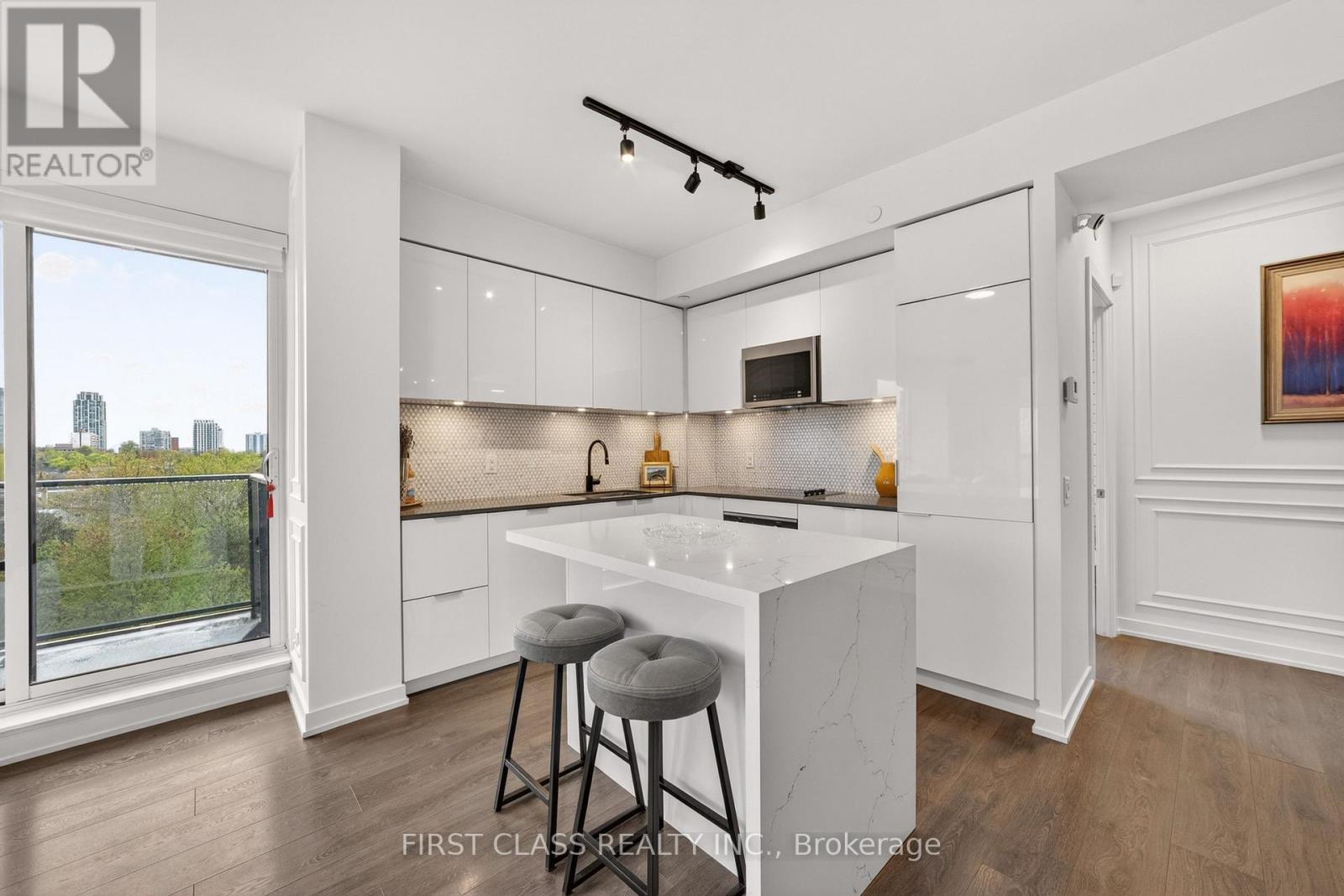 #707 609 AVENUE ROAD - 8