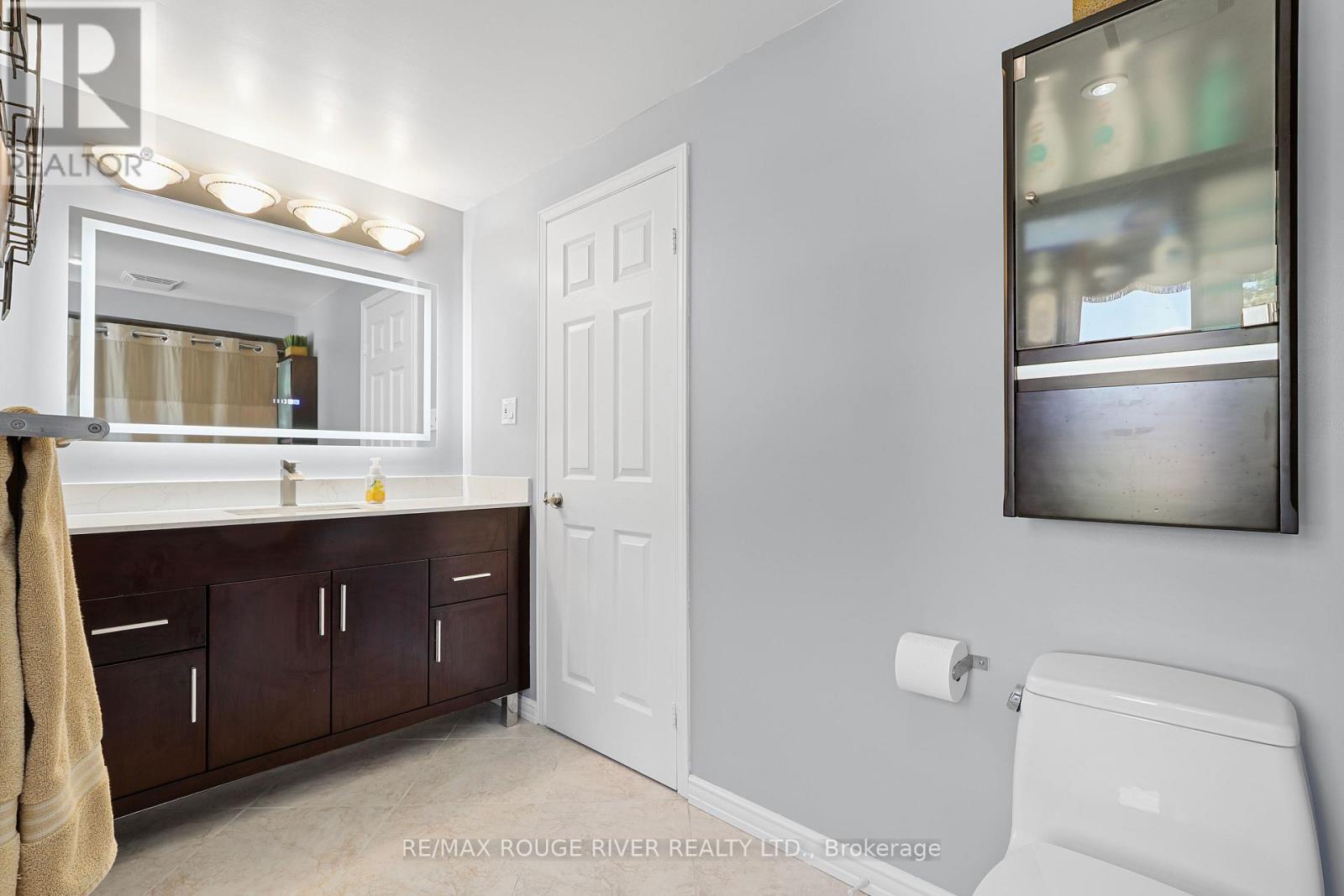11 CANMORE BOULEVARD - 35